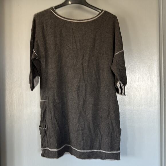 A Pea in the Pod Women's Maternity Top Dark Gray Scoop Neck Raw Edges sz Medium - Picture 2 of 5